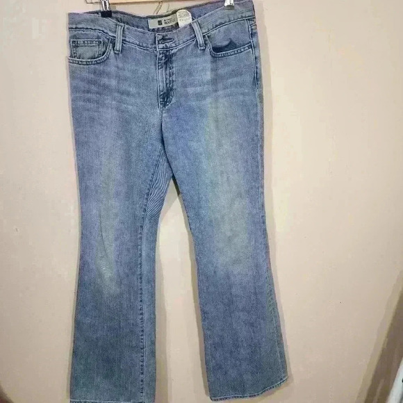 p7079 Old navy Straight boot cut light wash ankle jeans size 10 - Picture 2 of 8